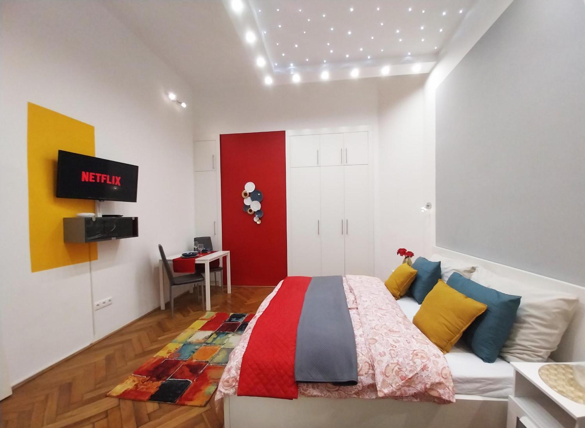 Appartement King Bed & Cozy Lighting, Free Wifi In