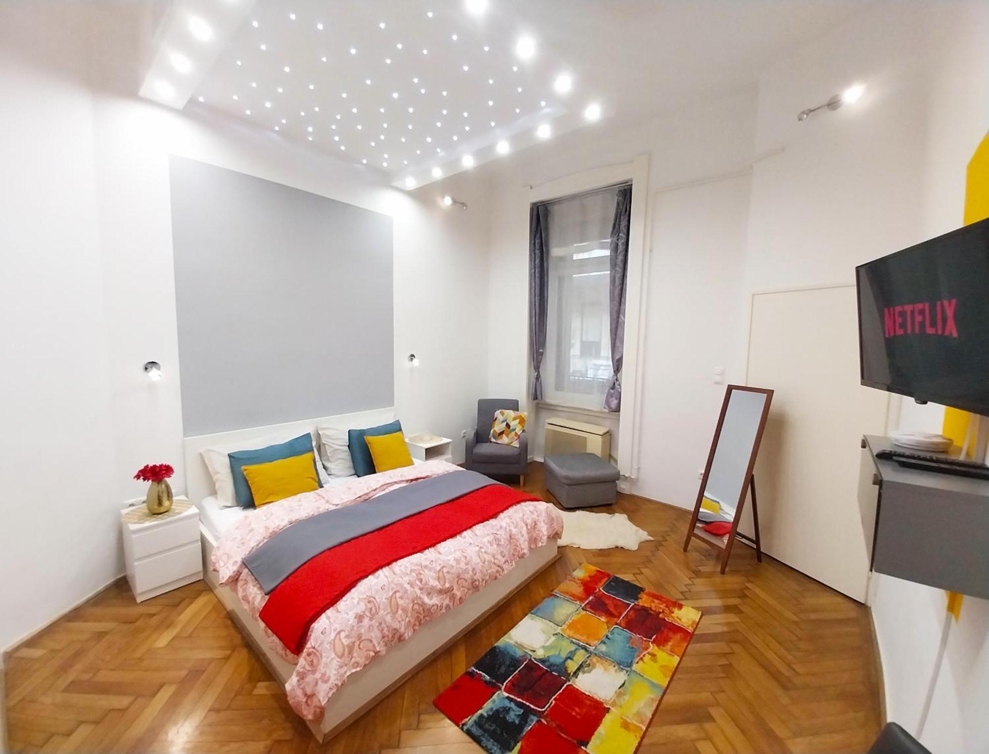 King Bed & Cozy Lighting, Free Wifi In Boedapest