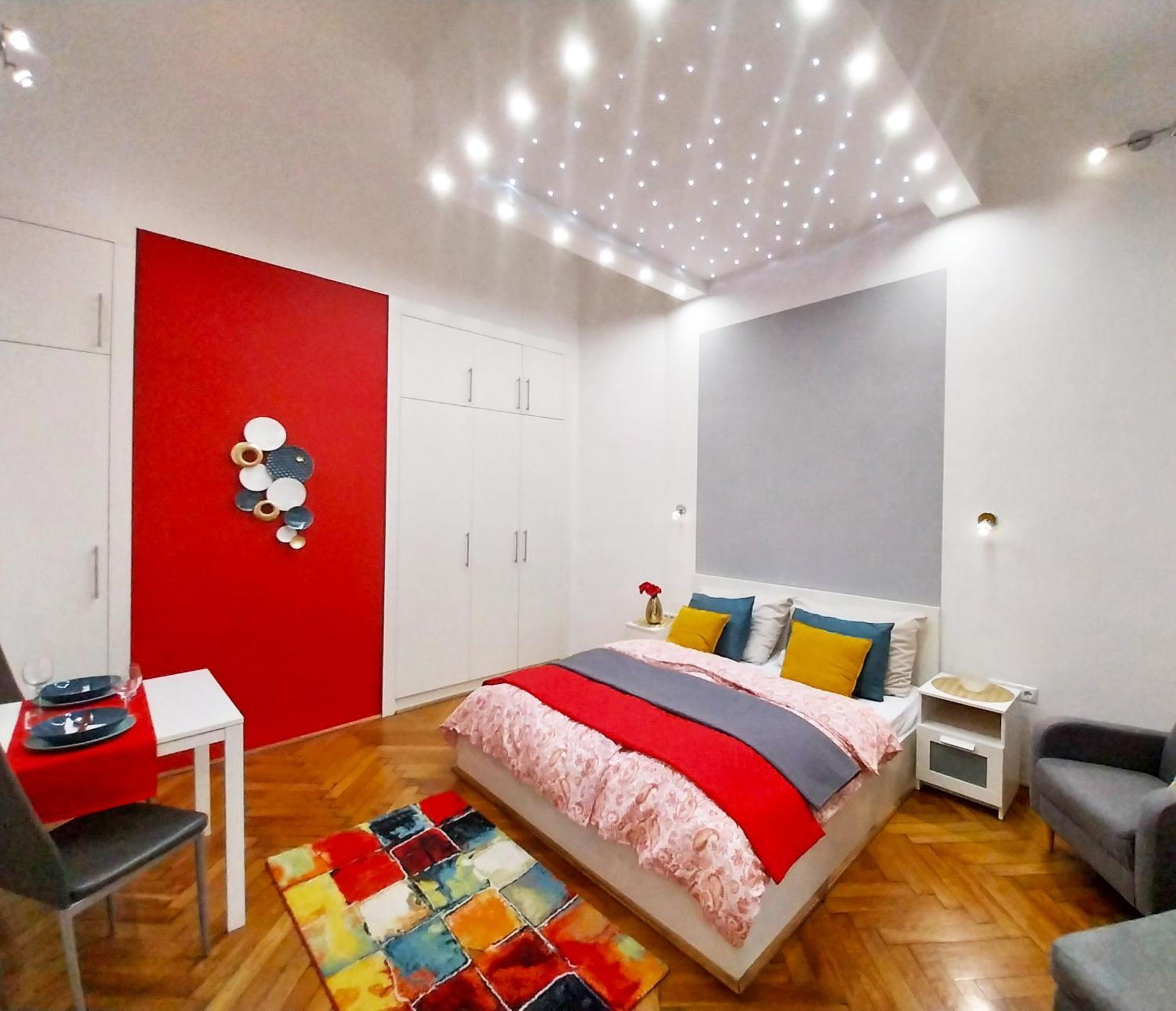 King Bed & Cozy Lighting, Free Wifi In Boedapest
