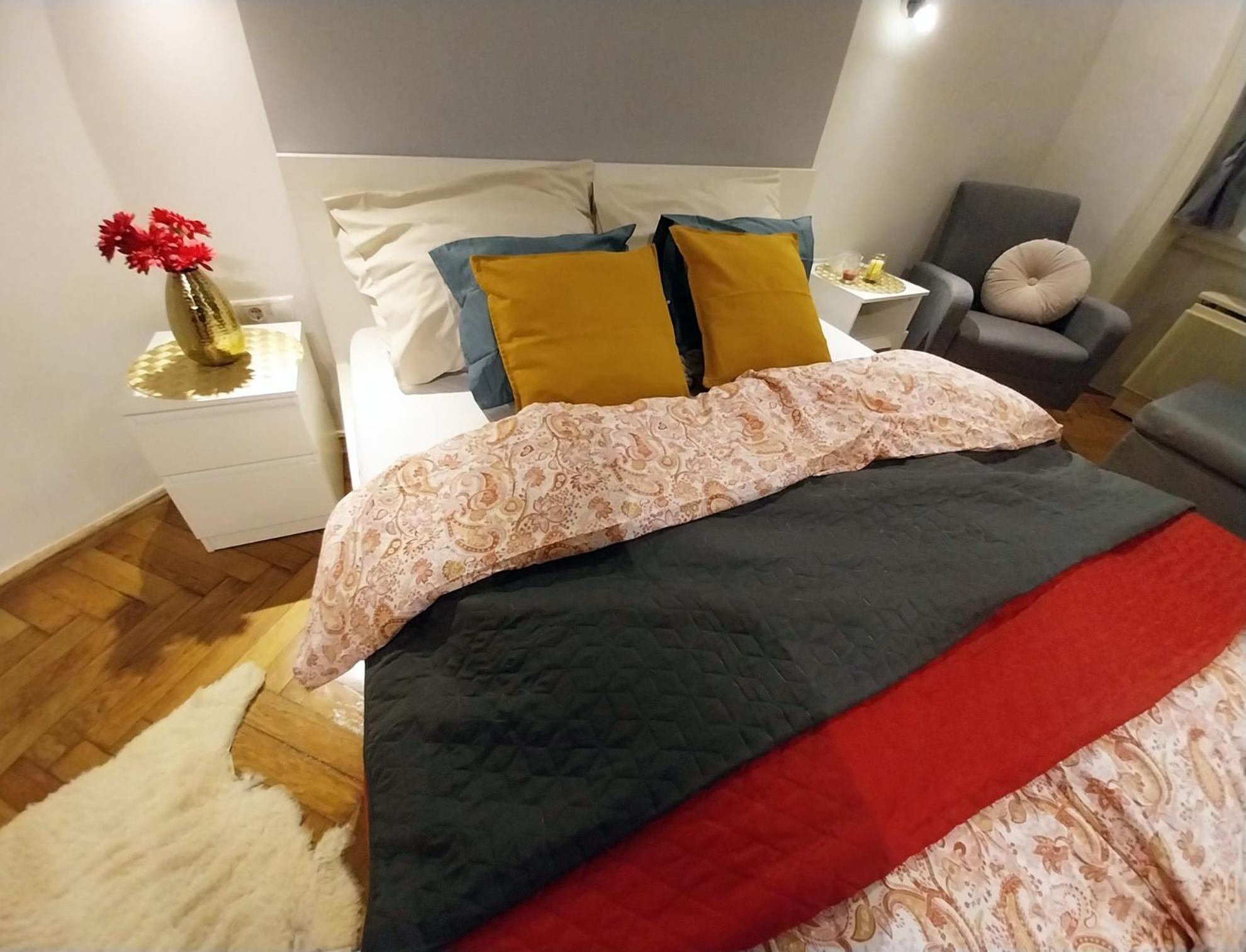 Appartement King Bed & Cozy Lighting, Free Wifi In *